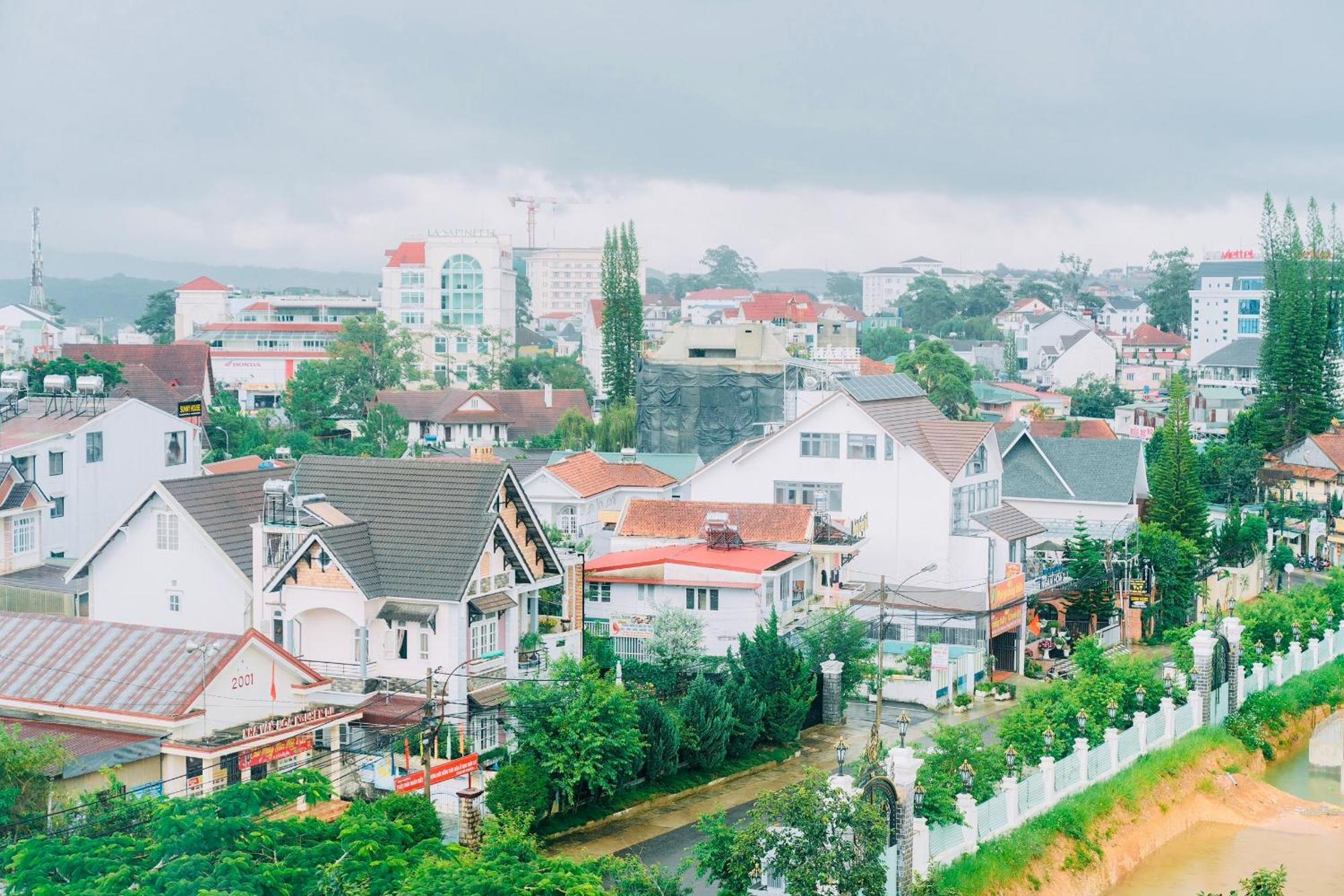 Anh Duc Hotel Da Lat City Exterior photo