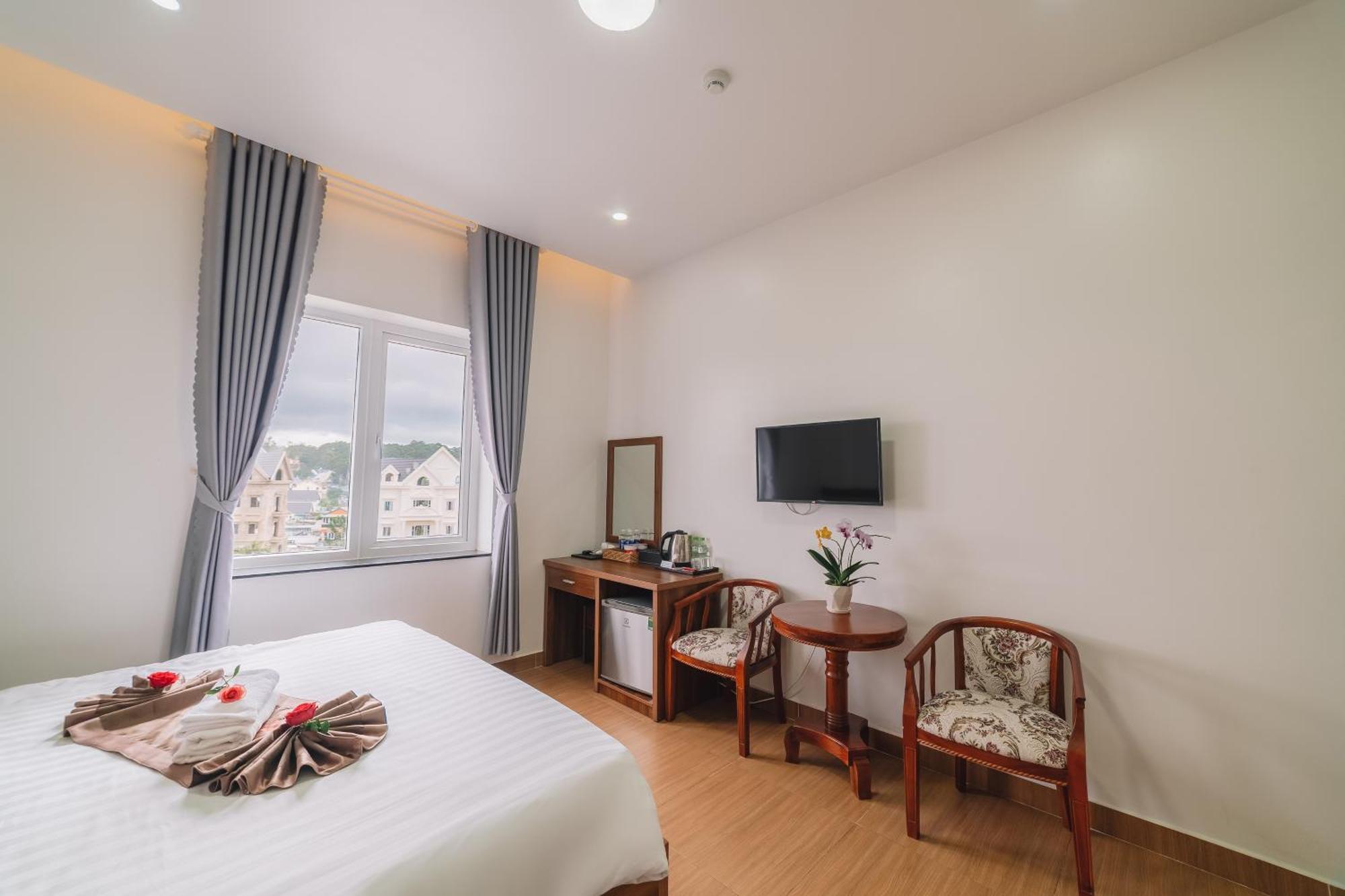 Anh Duc Hotel Da Lat City Exterior photo